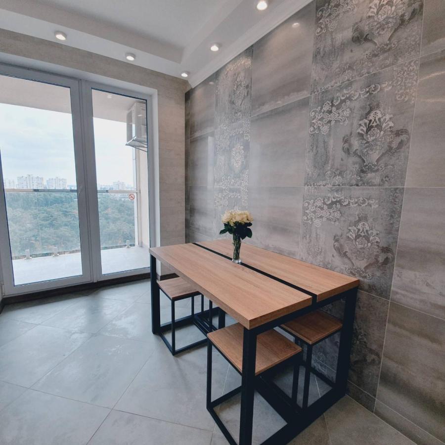 Vip Апартаменты Возле Метро Дарница, Левобережная Apartment